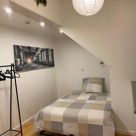 1 Bedroom With Private Bathroom & Kitchenette 오베르툴바