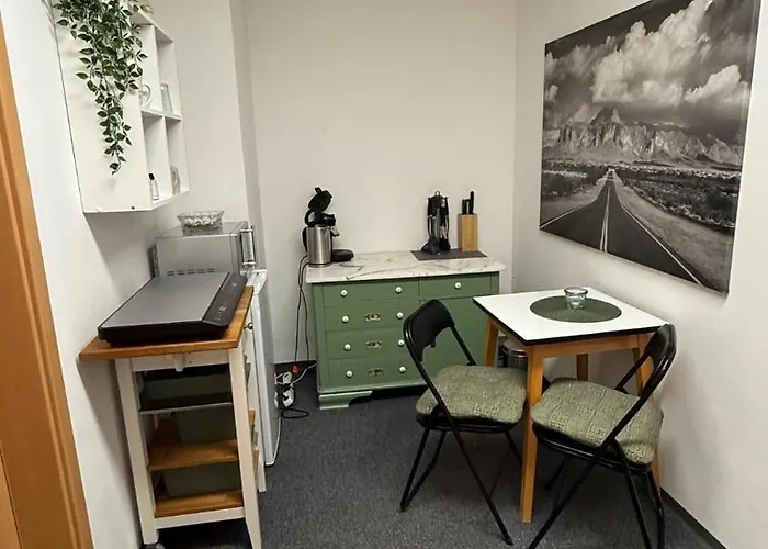 1 Bedroom With Private Bathroom & Kitchenette